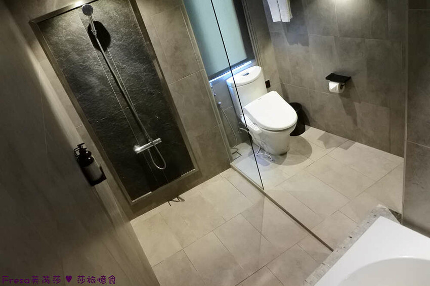 台中市中區台中飯店【漫旅光城】美哉！第二市場步行即抵.高樓景色山景遼闊.典雅設計感旅宿│停車場│一中商圈│第一廣場│