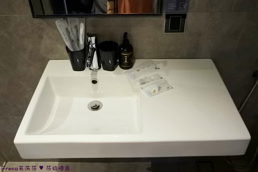 台中市中區台中飯店【漫旅光城】美哉！第二市場步行即抵.高樓景色山景遼闊.典雅設計感旅宿│停車場│一中商圈│第一廣場│