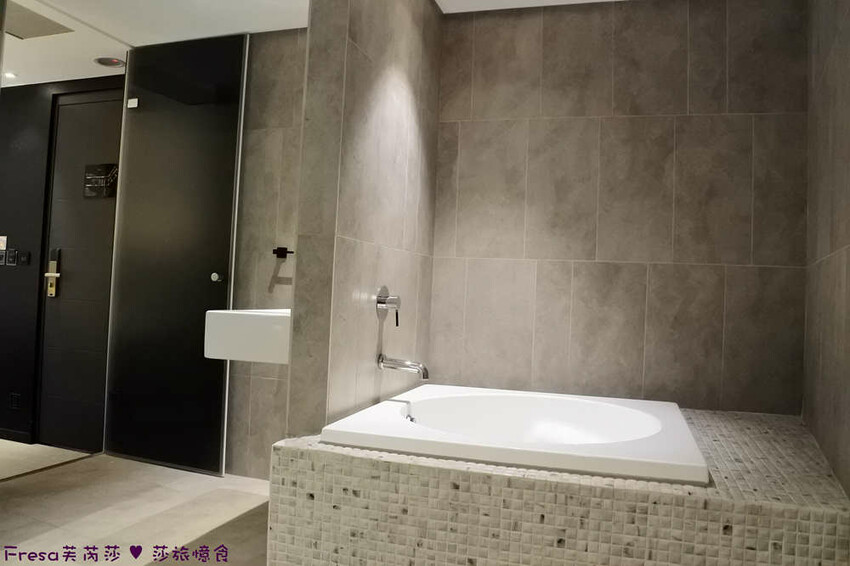 台中市中區台中飯店【漫旅光城】美哉！第二市場步行即抵.高樓景色山景遼闊.典雅設計感旅宿│停車場│一中商圈│第一廣場│