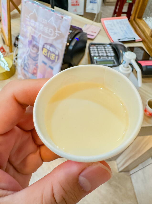 高雄市鳳山區DOJA小仁泉極品豆漿 x 最愛黑芝麻豆漿 | 香醇濃郁健康安心