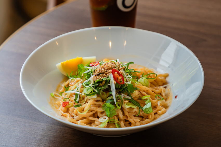 高雄市新興區良運咖啡 – HoYun cafe x 鄰近逍遙園白色小屋咖啡店