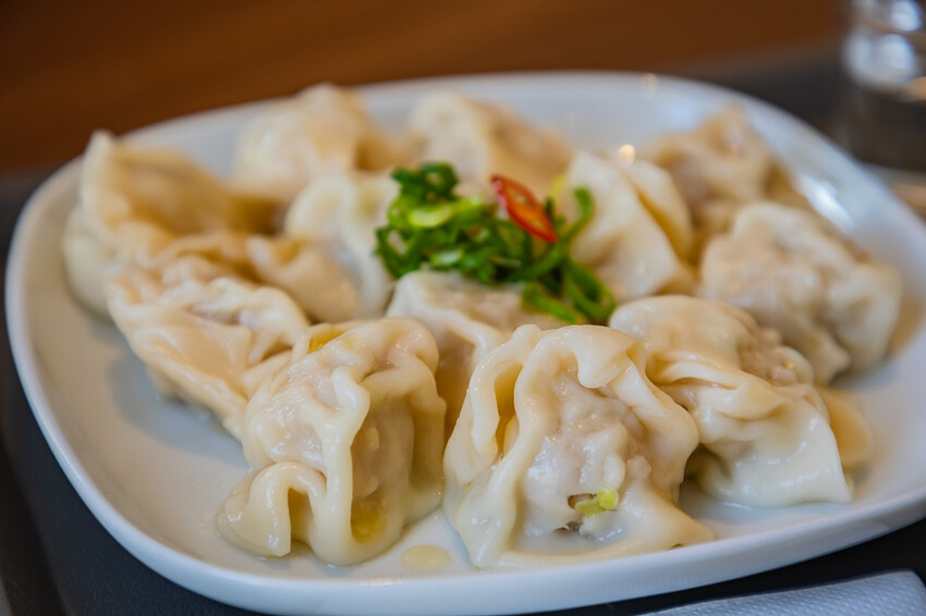 高雄市新興區良運咖啡 – HoYun cafe x 鄰近逍遙園白色小屋咖啡店