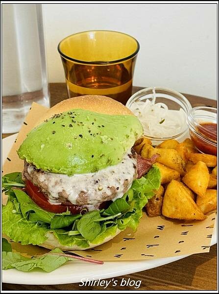 捷運國父紀念館站 ‧ Waku ⁺ burger pasta 捷運國父紀念館站 ‧ Waku ⁺ burger pasta