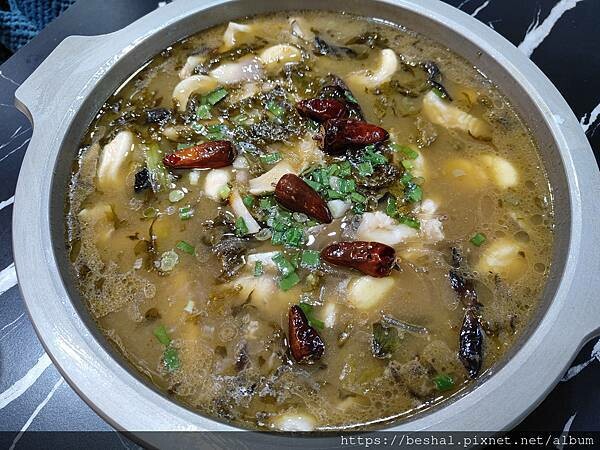 隱藏在新竹竹北巷弄的美食~~厚切牛肉麵(滴水川食)主題特色餐