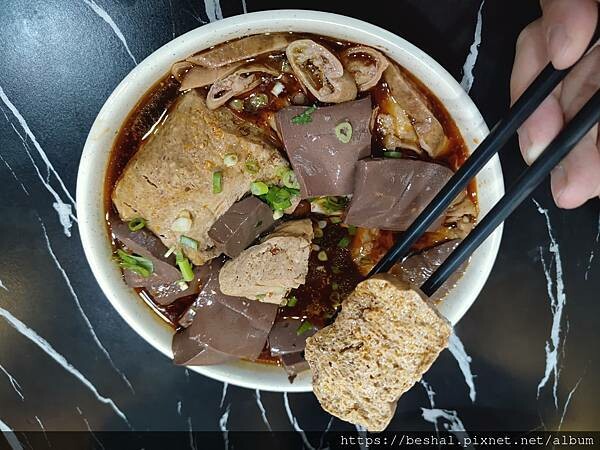 隱藏在新竹竹北巷弄的美食~~厚切牛肉麵(滴水川食)主題特色餐