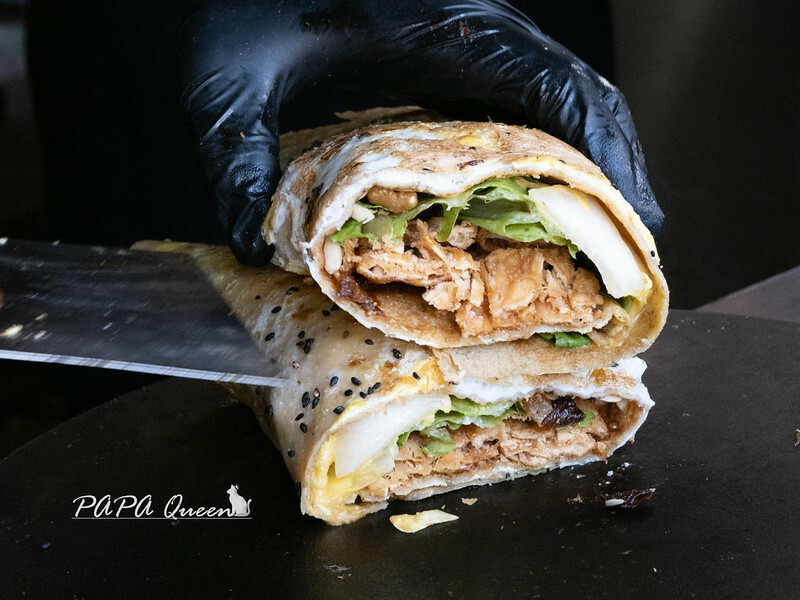 台中市西區台中｜火記-酥心煎餅果子專賣：天津風味改良Ｘ蔬食款今天想家黃金泡菜還是川麻醬？