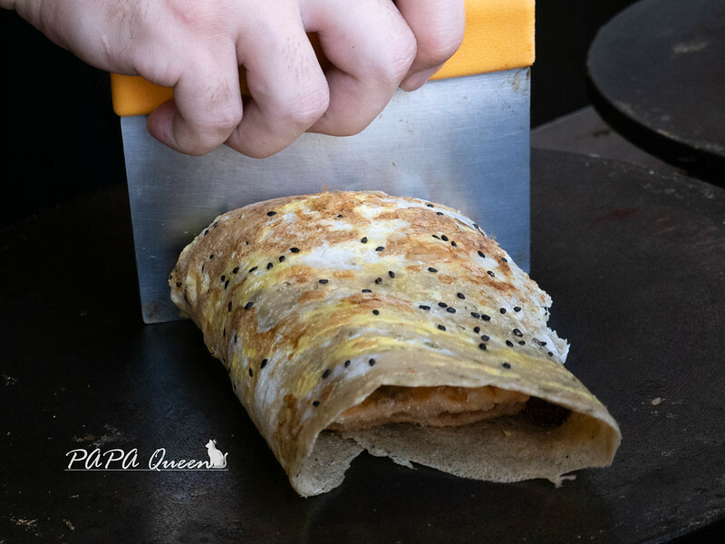 台中市西區台中｜火記-酥心煎餅果子專賣：天津風味改良Ｘ蔬食款今天想家黃金泡菜還是川麻醬？