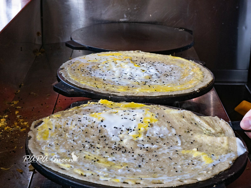 台中市西區台中｜火記-酥心煎餅果子專賣：天津風味改良Ｘ蔬食款今天想家黃金泡菜還是川麻醬？