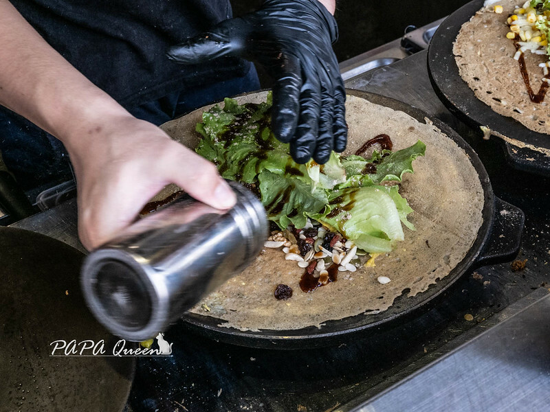 台中市西區台中｜火記-酥心煎餅果子專賣：天津風味改良Ｘ蔬食款今天想家黃金泡菜還是川麻醬？