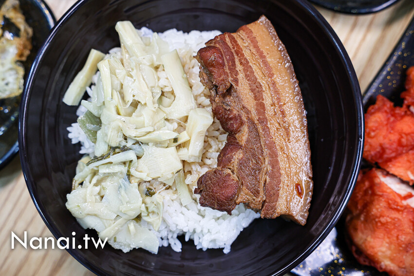 光明街新店！必點銷魂腿庫飯，還有被爌肉耽誤的紅鞠雞排