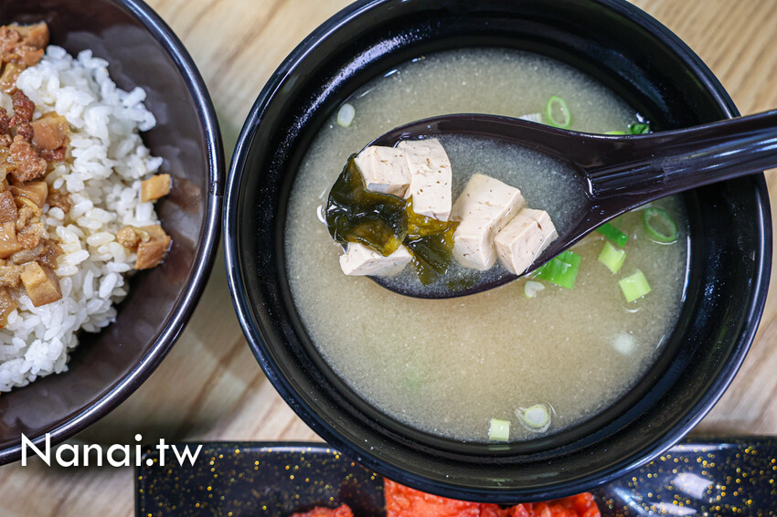 光明街新店！必點銷魂腿庫飯，還有被爌肉耽誤的紅鞠雞排