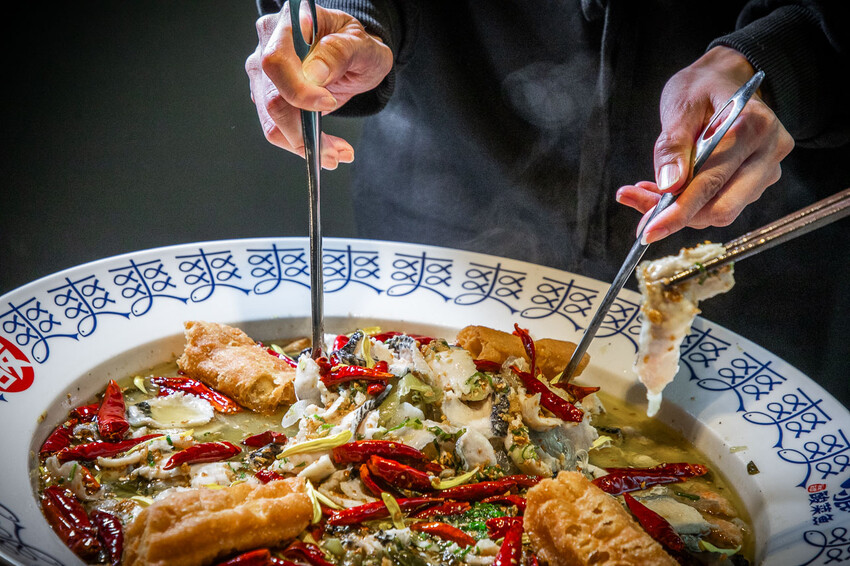 台北市萬華區刁民酸菜魚西門中華店|鄉民們都暴動啦!最強酸菜魚最新分店開幕