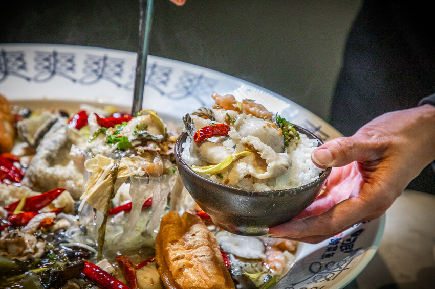 台北市萬華區刁民酸菜魚西門中華店|鄉民們都暴動啦!最強酸菜魚最新分店開幕