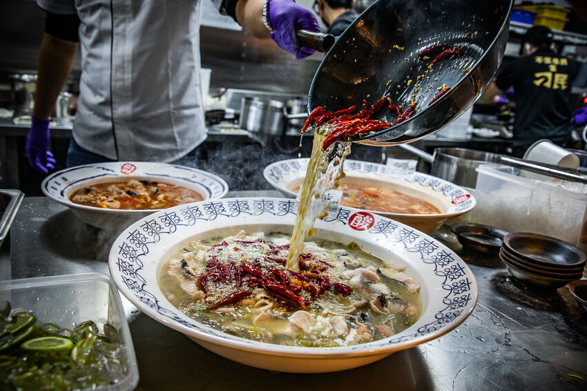 台北市萬華區刁民酸菜魚西門中華店|鄉民們都暴動啦!最強酸菜魚最新分店開幕