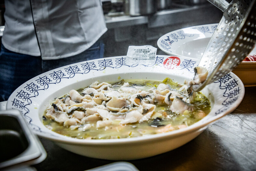 台北市萬華區刁民酸菜魚西門中華店|鄉民們都暴動啦!最強酸菜魚最新分店開幕