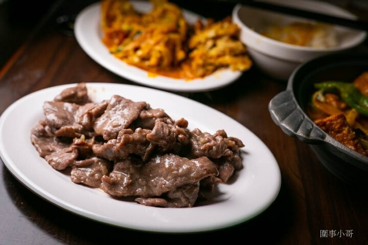 中壢龍岡美食-泰Chill泰式料理吃到飽！泰式生蝦超美味～紅咖哩炒蟹讓人食指大動～檸檬魚也可以一直點一直點，連店裡的泰式奶茶都好好喝呢。 @圍事小哥的幸福相框