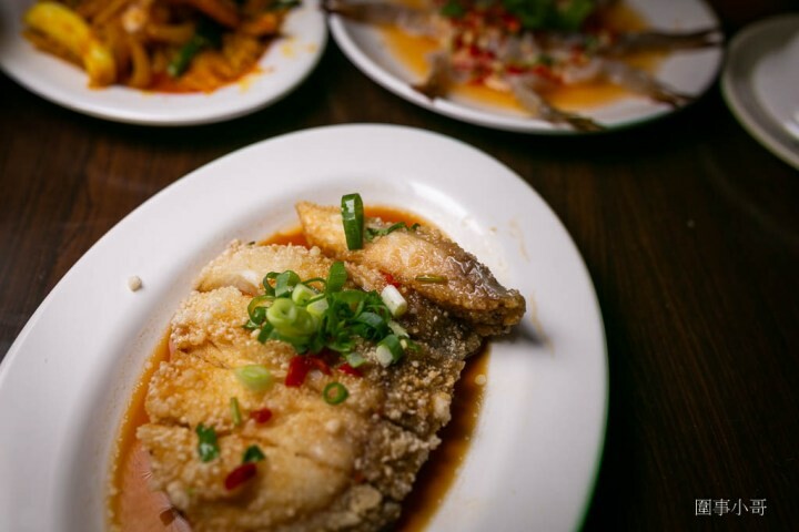 中壢龍岡美食-泰Chill泰式料理吃到飽！泰式生蝦超美味～紅咖哩炒蟹讓人食指大動～檸檬魚也可以一直點一直點，連店裡的泰式奶茶都好好喝呢。 @圍事小哥的幸福相框