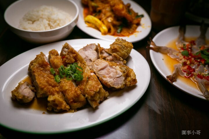 中壢龍岡美食-泰Chill泰式料理吃到飽！泰式生蝦超美味～紅咖哩炒蟹讓人食指大動～檸檬魚也可以一直點一直點，連店裡的泰式奶茶都好好喝呢。 @圍事小哥的幸福相框