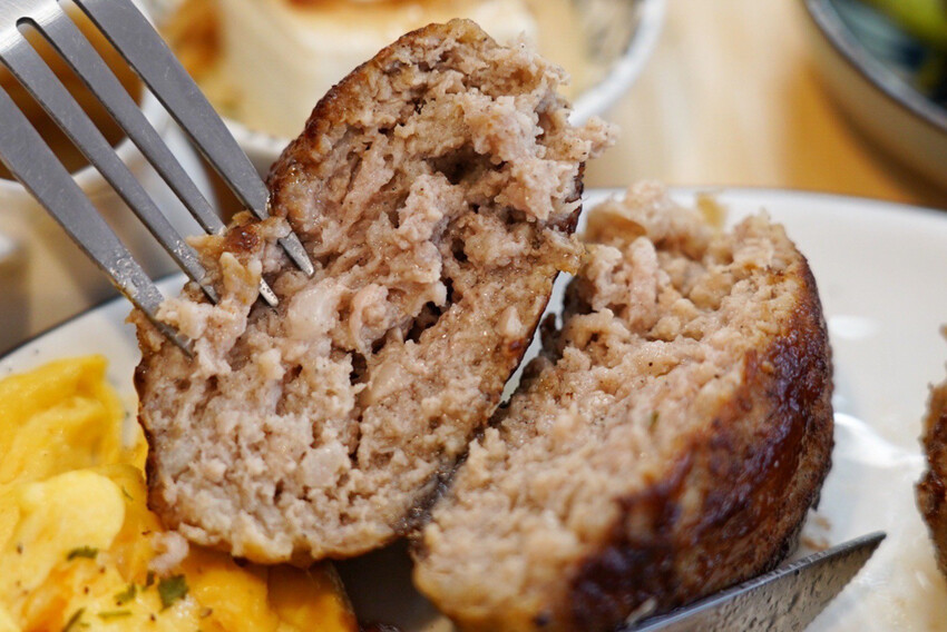 中壢最美餐盤在哪？冬季限定草莓可朗芙好好拍！重點是也好吃，手作豬肉漢堡排飯也是必點～