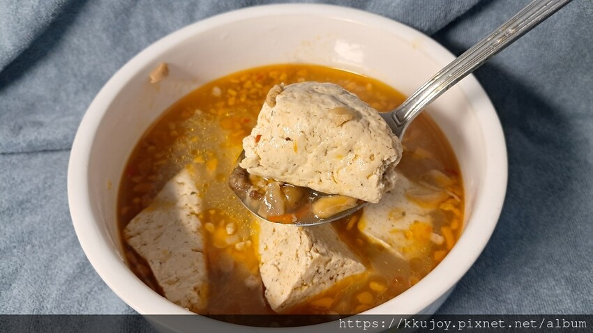 辛釜村|享用辛釜村，就會想想幸福村|麻辣臭豆腐|匠心獨具的發