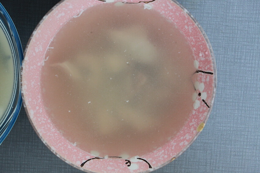 台南市北區吃。台南｜北區。「湯家四神湯」百年鴨母寮市場周遭美食，嚴寒冬天來碗熱呼呼四神湯，顧客絡繹不絕給予中藥