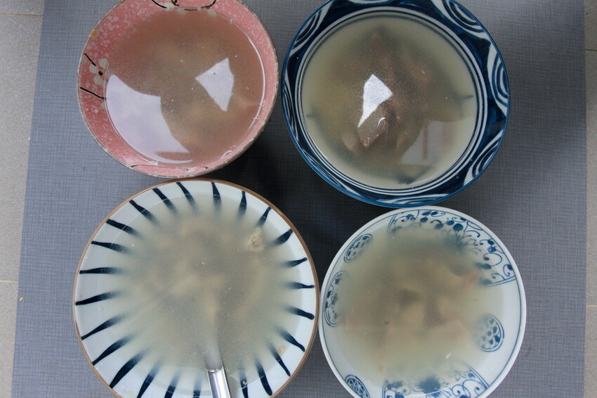 台南市北區吃。台南｜北區。「湯家四神湯」百年鴨母寮市場周遭美食，嚴寒冬天來碗熱呼呼四神湯，顧客絡繹不絕給予中藥