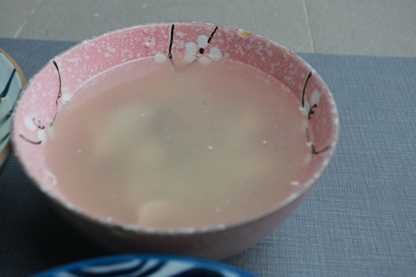 台南市北區吃。台南｜北區。「湯家四神湯」百年鴨母寮市場周遭美食，嚴寒冬天來碗熱呼呼四神湯，顧客絡繹不絕給予中藥