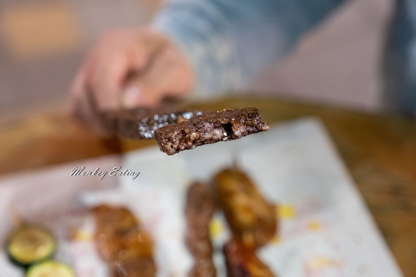 【台中南屯】直男串燒｜漁人町市集日式串燒，獨門醬汁手工燒烤，豬肉蔬菜捲、五花肉、雞皮串大推！ - 貪吃猴的幻想