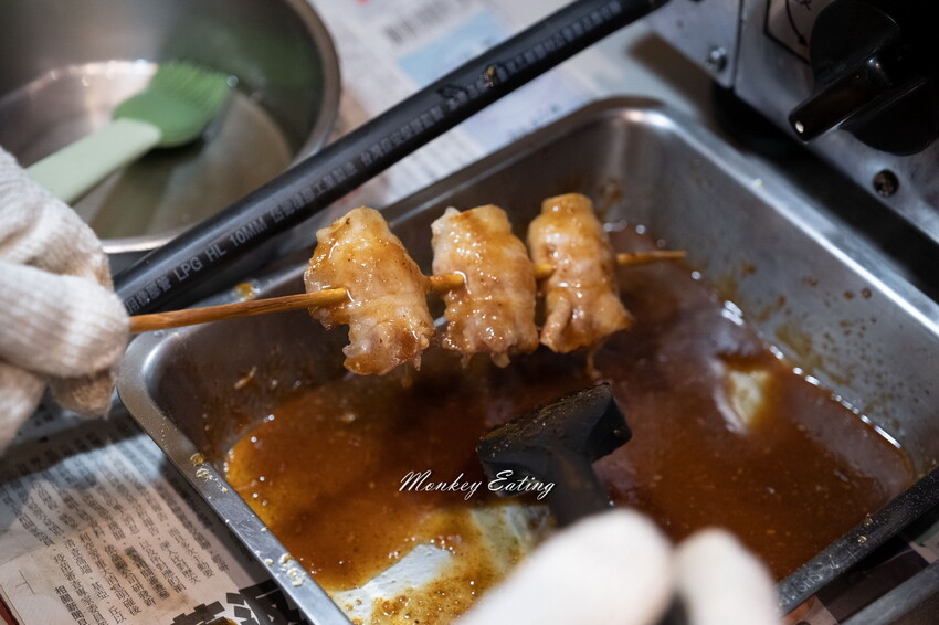 【台中南屯】直男串燒｜漁人町市集日式串燒，獨門醬汁手工燒烤，豬肉蔬菜捲、五花肉、雞皮串大推！ - 貪吃猴的幻想