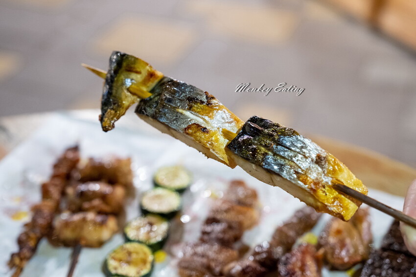 【台中南屯】直男串燒｜漁人町市集日式串燒，獨門醬汁手工燒烤，豬肉蔬菜捲、五花肉、雞皮串大推！ - 貪吃猴的幻想