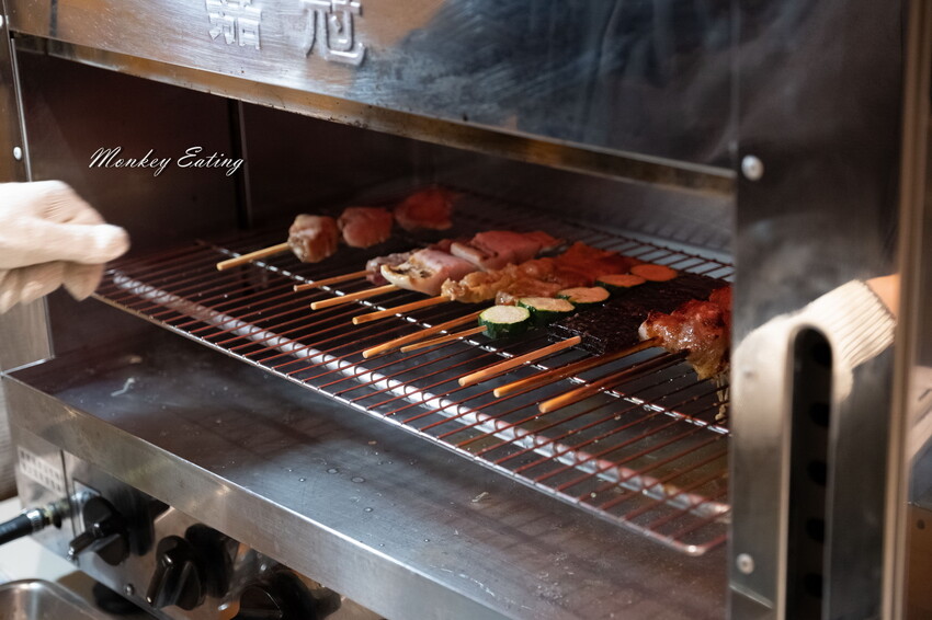 【台中南屯】直男串燒｜漁人町市集日式串燒，獨門醬汁手工燒烤，豬肉蔬菜捲、五花肉、雞皮串大推！ - 貪吃猴的幻想