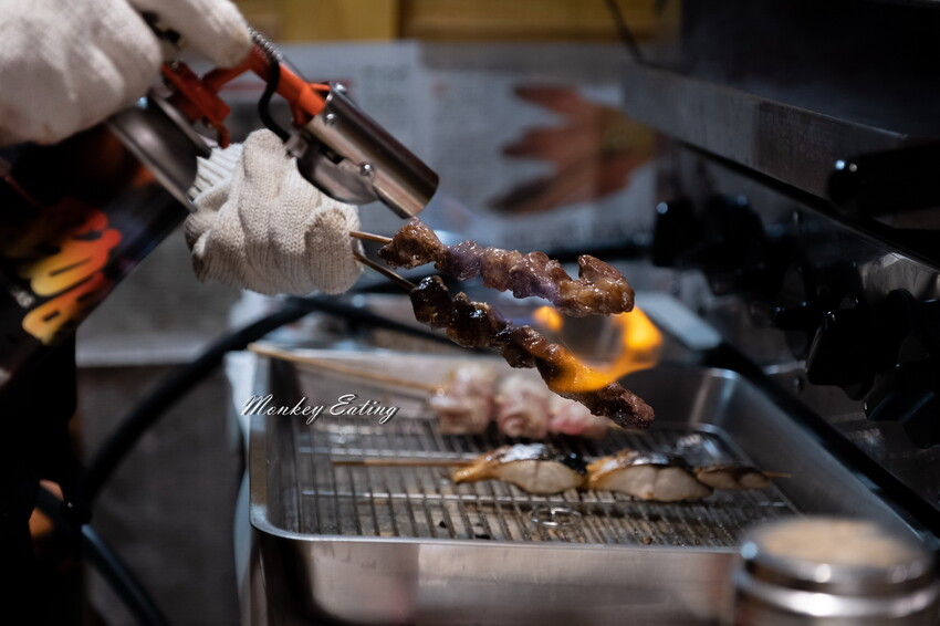 【台中南屯】直男串燒｜漁人町市集日式串燒，獨門醬汁手工燒烤，豬肉蔬菜捲、五花肉、雞皮串大推！ - 貪吃猴的幻想