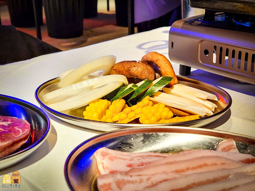 台北市松山區南京復興站新開幕韓式燒烤-本家選手村,韓系鮮肉桌邊幫你烤,超有特色調酒搭配試營運活動肉類買1送1