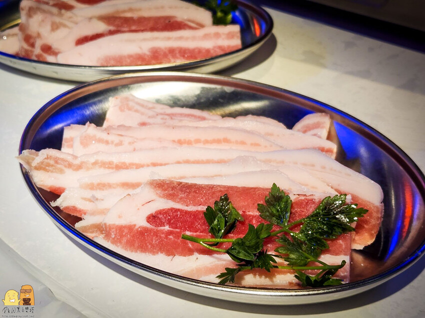 台北市松山區南京復興站新開幕韓式燒烤-本家選手村,韓系鮮肉桌邊幫你烤,超有特色調酒搭配試營運活動肉類買1送1