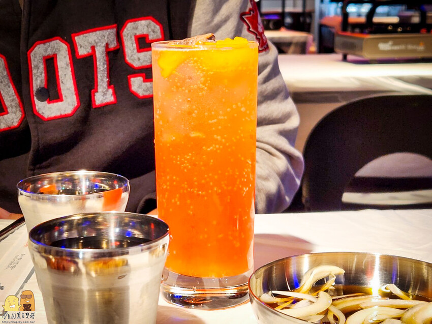 台北市松山區南京復興站新開幕韓式燒烤-本家選手村,韓系鮮肉桌邊幫你烤,超有特色調酒搭配試營運活動肉類買1送1