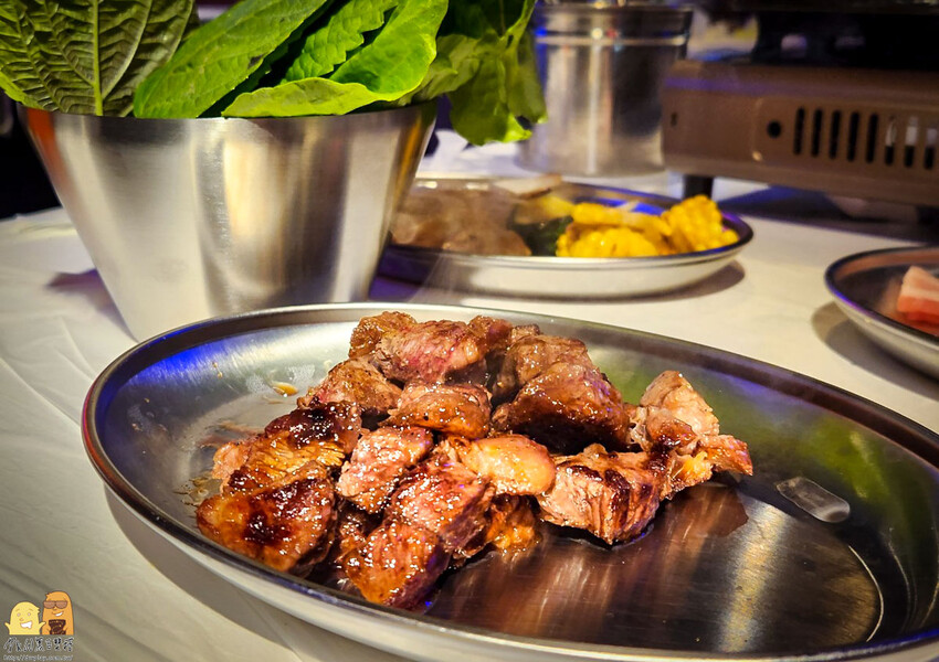 台北市松山區南京復興站新開幕韓式燒烤-本家選手村,韓系鮮肉桌邊幫你烤,超有特色調酒搭配試營運活動肉類買1送1