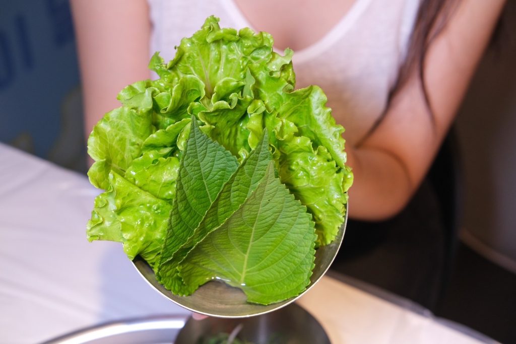 台北松山區道地韓式燒肉!本家選手村帥歐爸桌邊烤肉,小菜無限吃到飽。