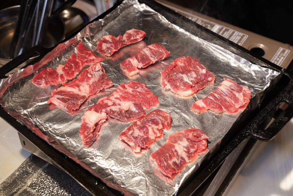 台北松山區道地韓式燒肉!本家選手村帥歐爸桌邊烤肉,小菜無限吃到飽。