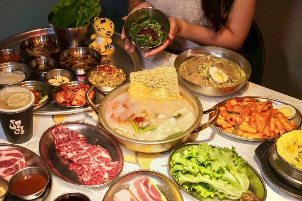 台北松山區道地韓式燒肉!本家選手村帥歐爸桌邊烤肉,小菜無限吃到飽。