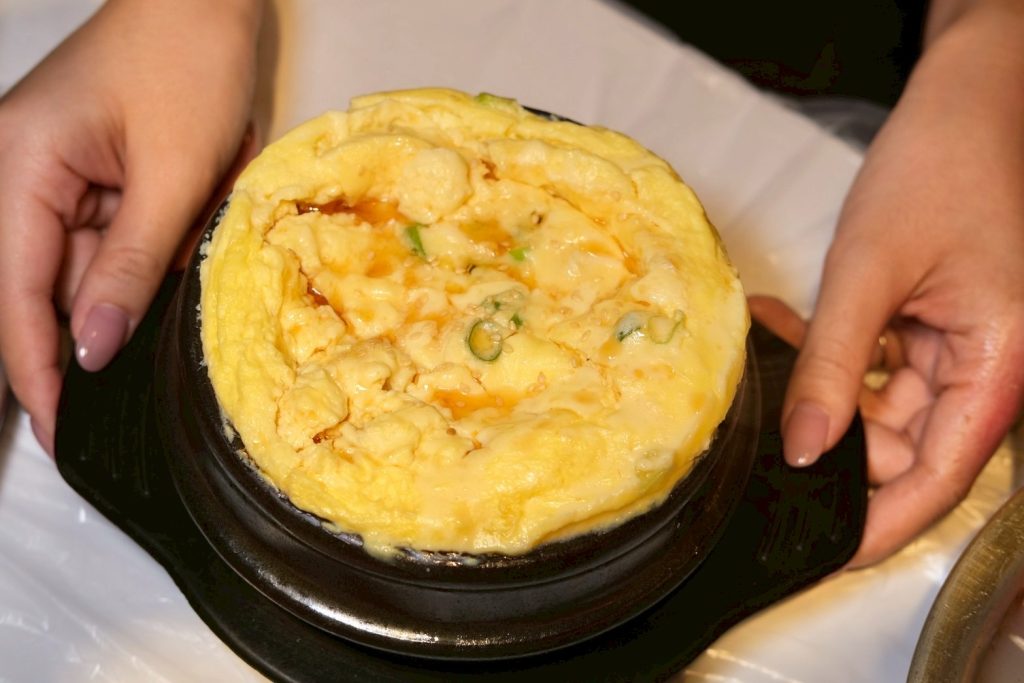 台北松山區道地韓式燒肉!本家選手村帥歐爸桌邊烤肉,小菜無限吃到飽。