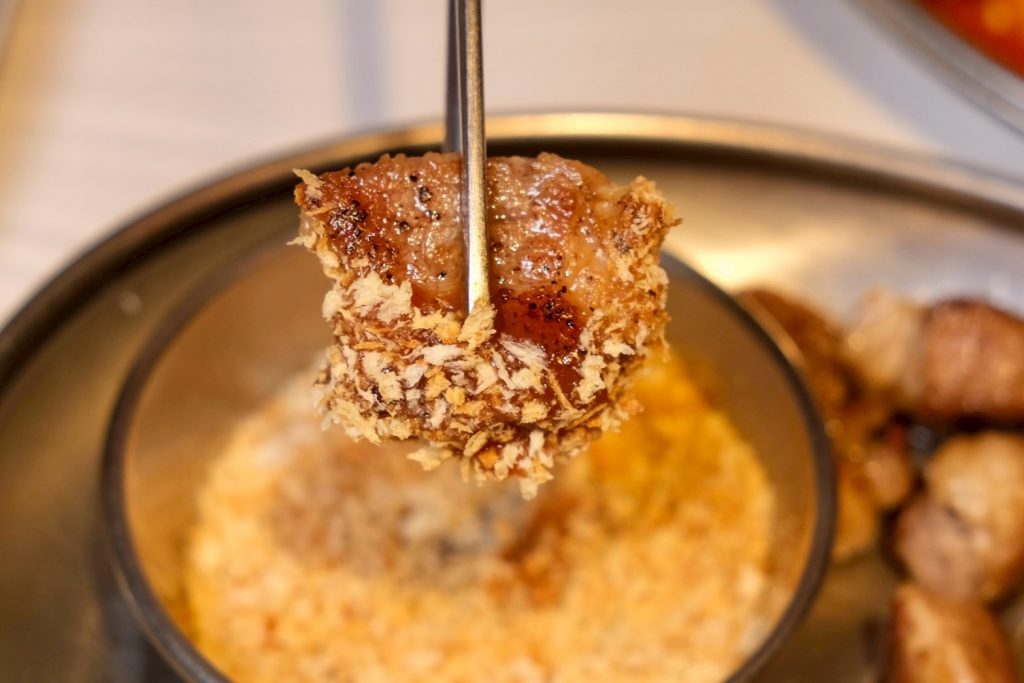 台北松山區道地韓式燒肉!本家選手村帥歐爸桌邊烤肉,小菜無限吃到飽。