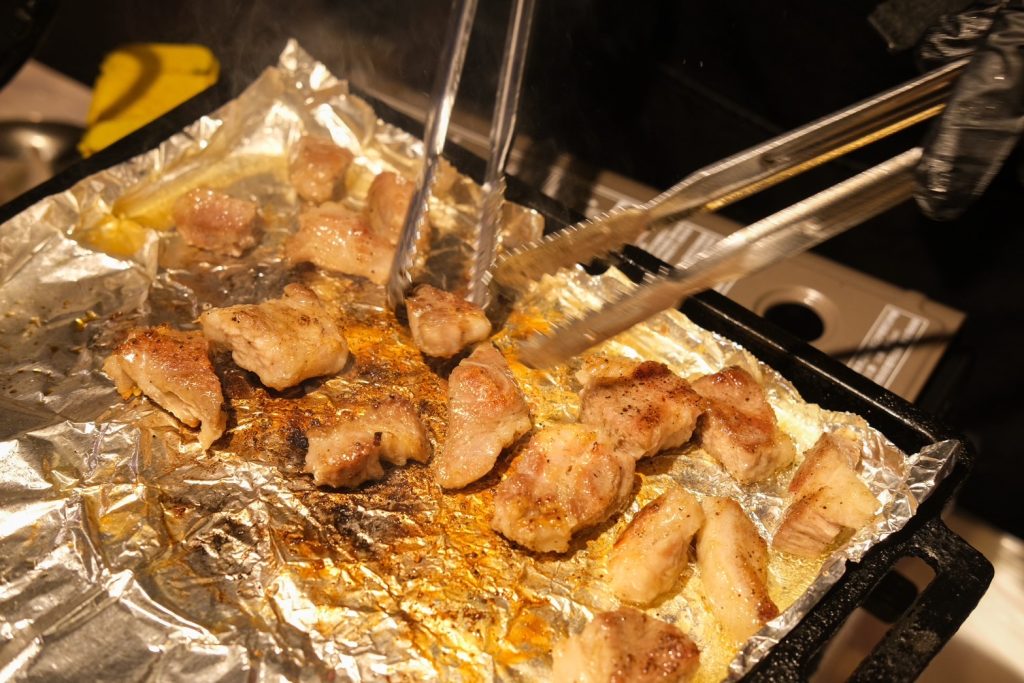 台北松山區道地韓式燒肉!本家選手村帥歐爸桌邊烤肉,小菜無限吃到飽。