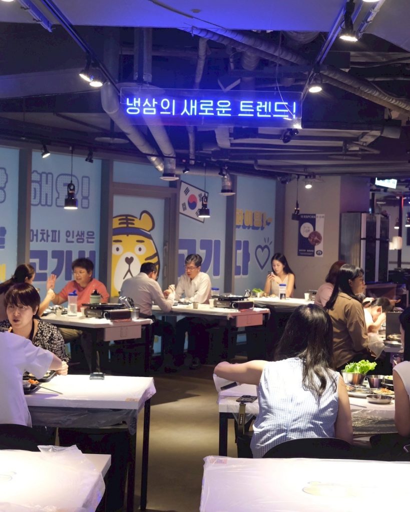 台北松山區道地韓式燒肉!本家選手村帥歐爸桌邊烤肉,小菜無限吃到飽。