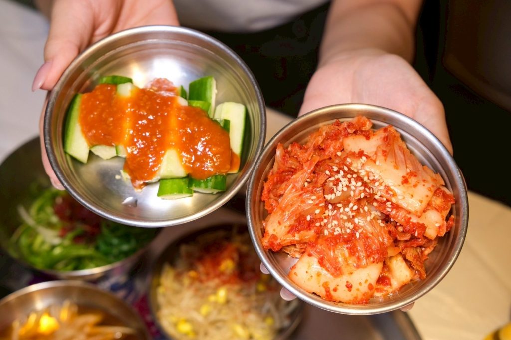 台北松山區道地韓式燒肉!本家選手村帥歐爸桌邊烤肉,小菜無限吃到飽。