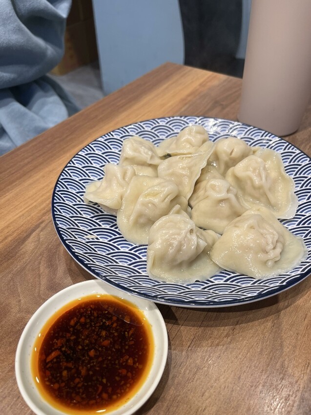 桃園市桃園區【桃園麵食】清燉牛肉麵好吃!湯頭好肉大塊【小巷子清燉牛肉麵】大有店，小菜滷味也不要錯過