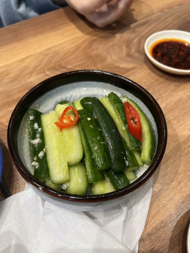 桃園市桃園區【桃園麵食】清燉牛肉麵好吃!湯頭好肉大塊【小巷子清燉牛肉麵】大有店，小菜滷味也不要錯過