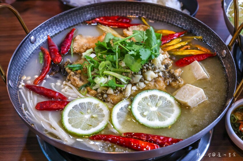 新北市蘆洲區【蘆洲火鍋推薦】羽臨創意湯鍋 主食自助吧吃到飽,一個人也能吃酸菜魚火鍋