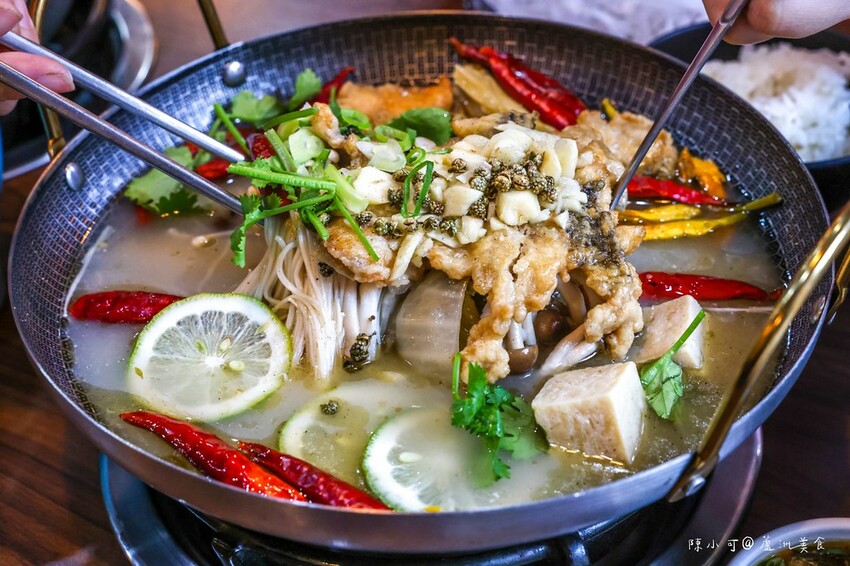 新北市蘆洲區【蘆洲火鍋推薦】羽臨創意湯鍋 主食自助吧吃到飽,一個人也能吃酸菜魚火鍋