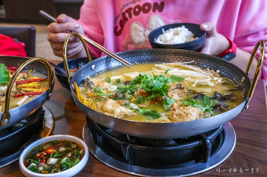 新北市蘆洲區【蘆洲火鍋推薦】羽臨創意湯鍋 主食自助吧吃到飽,一個人也能吃酸菜魚火鍋
