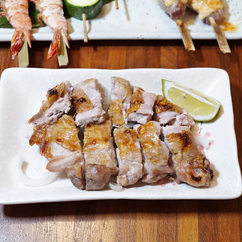 台南居酒屋推薦│小椿食堂│冰杯啤酒+滿桌下酒菜│打卡送啤酒│